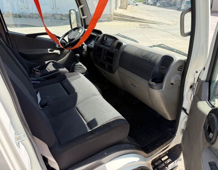 - CAB NISSAN CABSTAR NT400